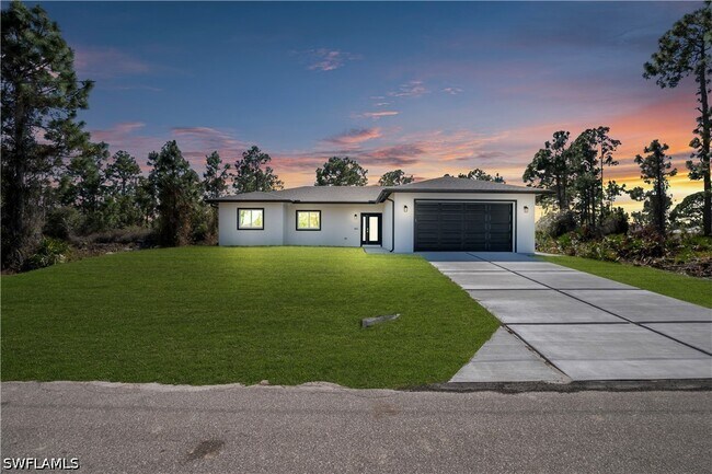 Building Photo - 1142 Dutchess St E