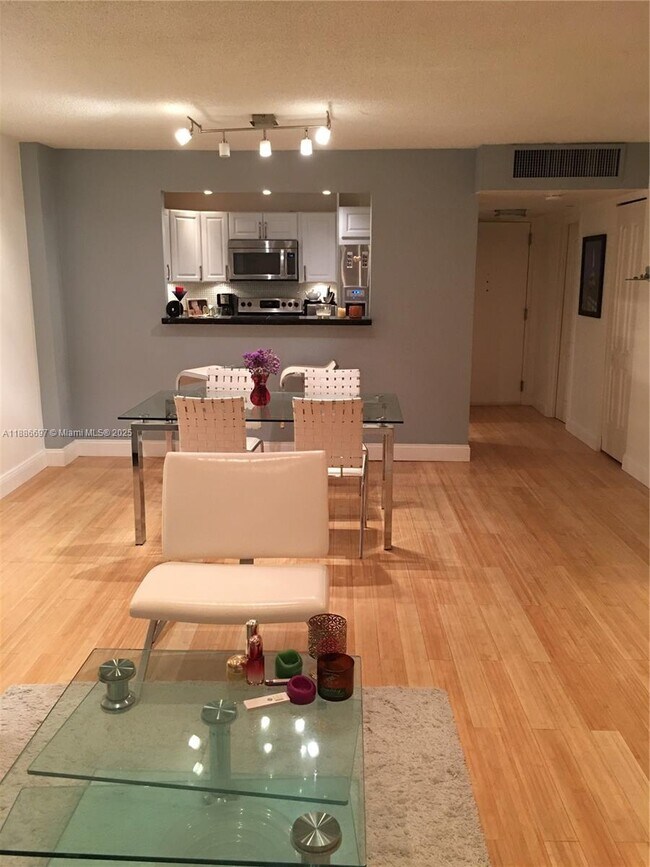 Building Photo - 5701 Collins Ave
