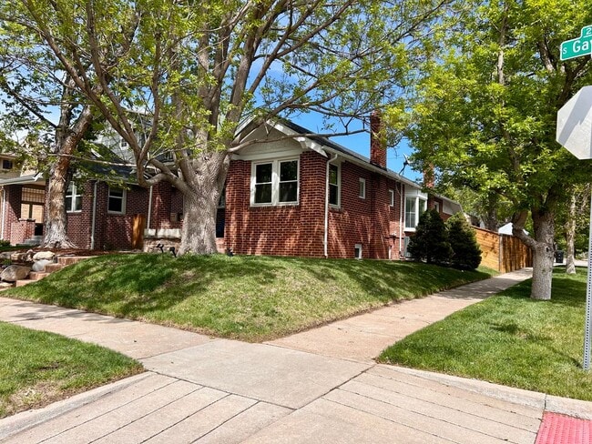 Building Photo - $0 DEPOSIT OPTION. 3BED/2BATH CHARMING HOM...