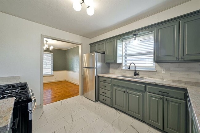 Building Photo - 2312 N Warren Ave