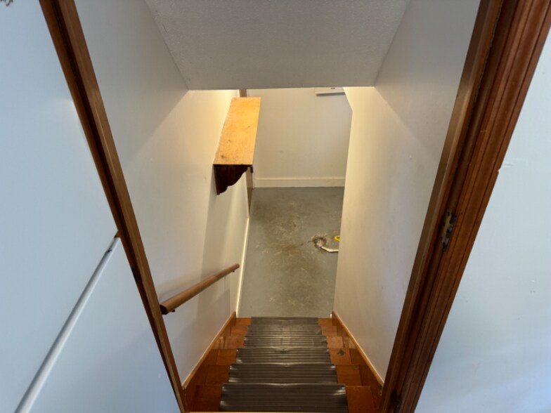 Building Photo - 840 Parkview Ct