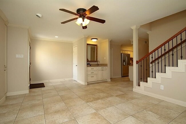 Building Photo - 5228 Woodlawn Pl