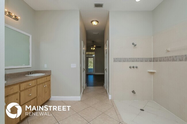 Building Photo - 3300 Hickman Ave