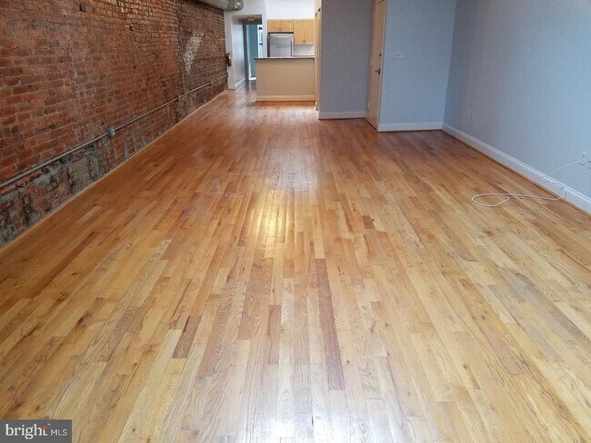 Building Photo - 104 S 13th St