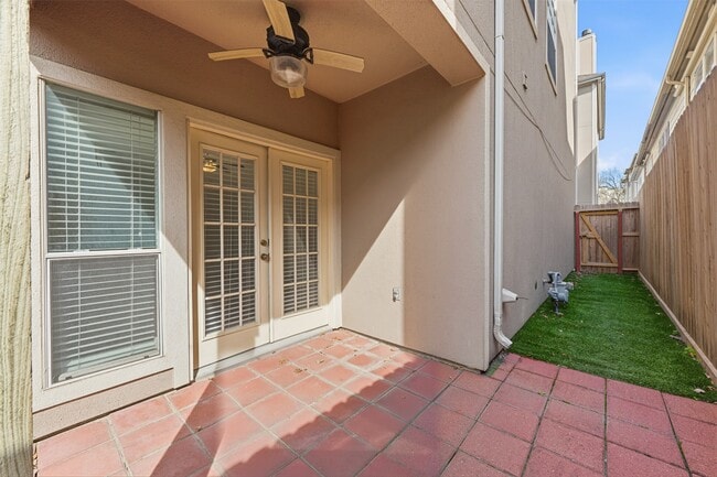 Building Photo - 5515 Crooms St