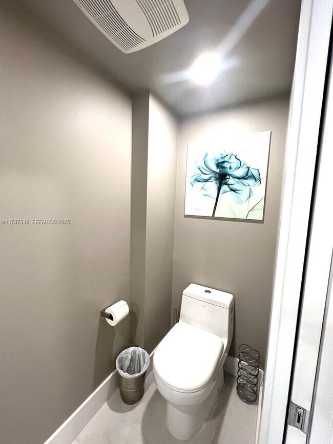 Building Photo - 6917 Collins Ave