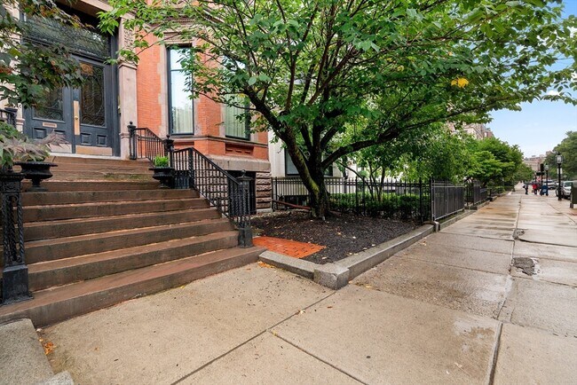 Building Photo - 302 Commonwealth Ave