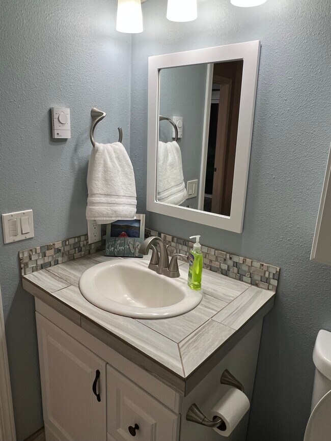 Main Bathroom - 4817 NE 52nd Cir