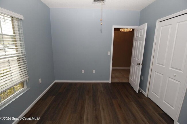 Building Photo - 535 Trymore Dr SE