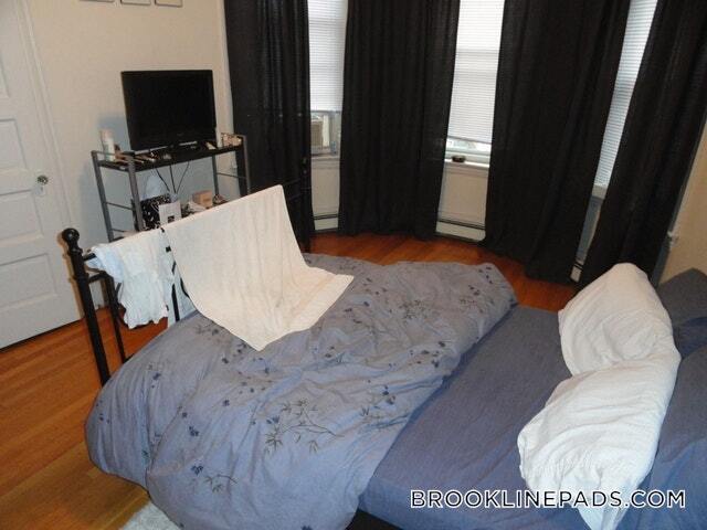 Building Photo - 208 Winthrop Rd