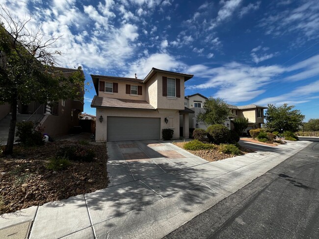 Building Photo - Beautiful 4 Bedroom Home