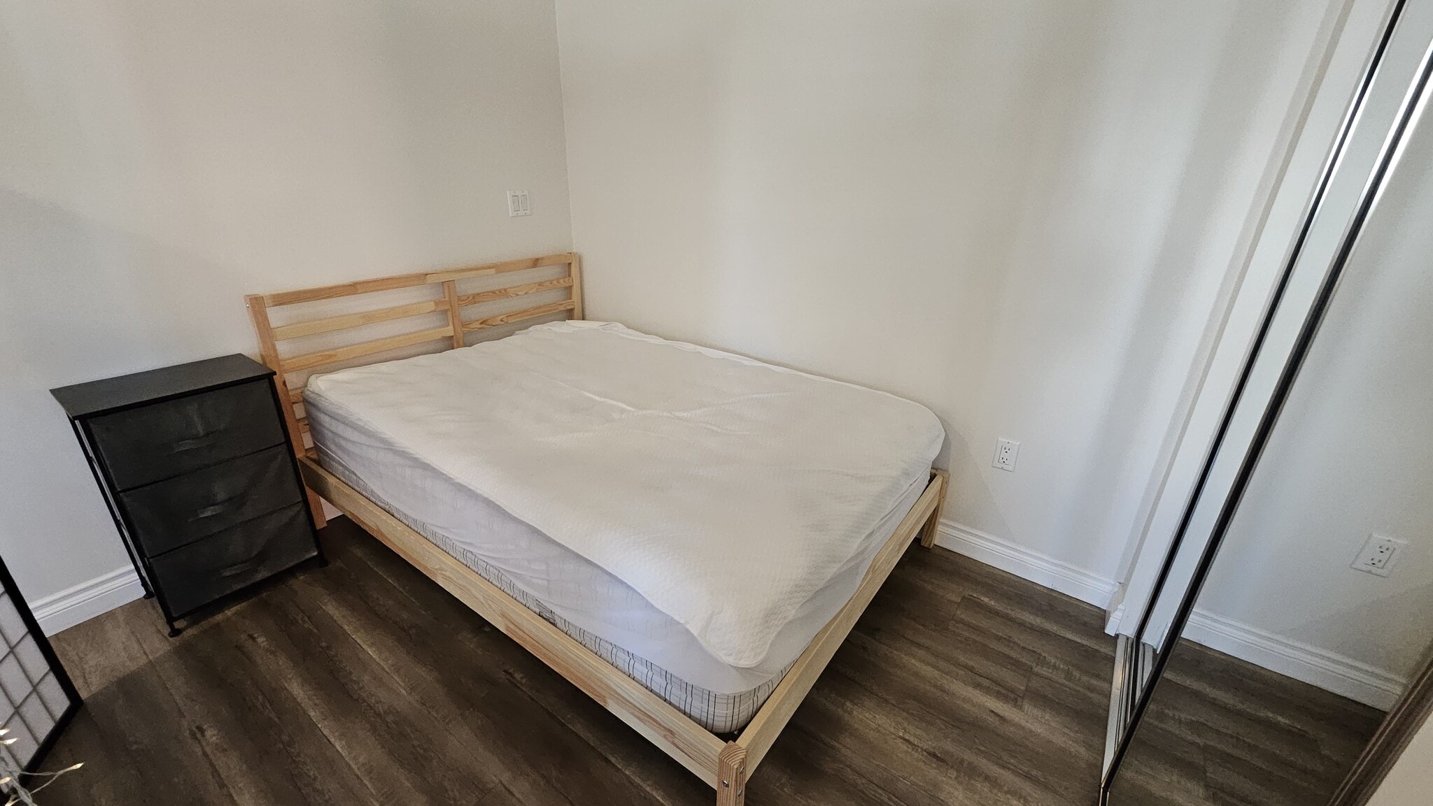 Building Photo - 6241 Bellaire Ave