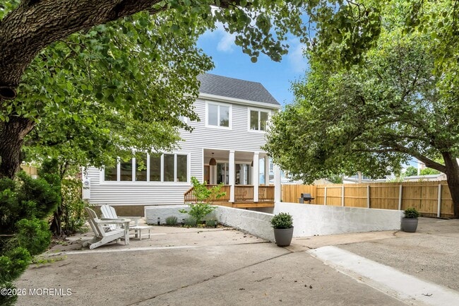 Building Photo - 306 7th Ave