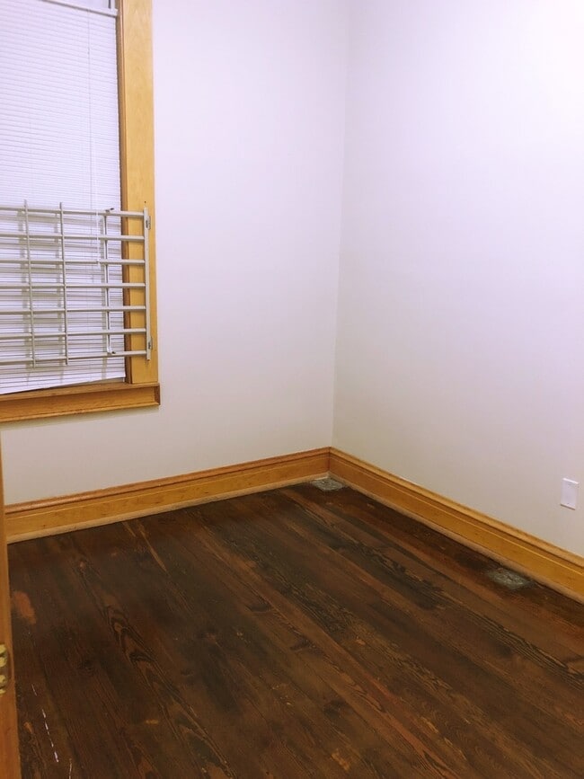 Building Photo - 1226 N Maplewood Ave
