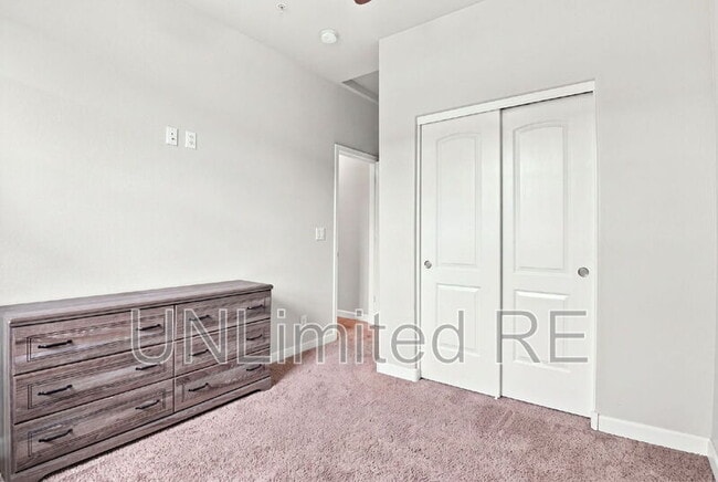 Building Photo - 2520 W Pikes Peak Dr