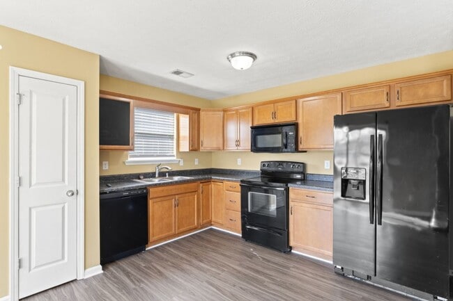 Building Photo - 3 bedroom 2 bath house for rent in abeautiful neighborhood.