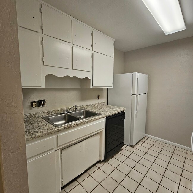 Building Photo - 3687 Donovan Dr