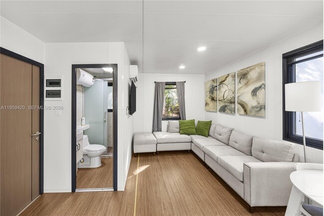 Building Photo - 5511 Woodland Ln