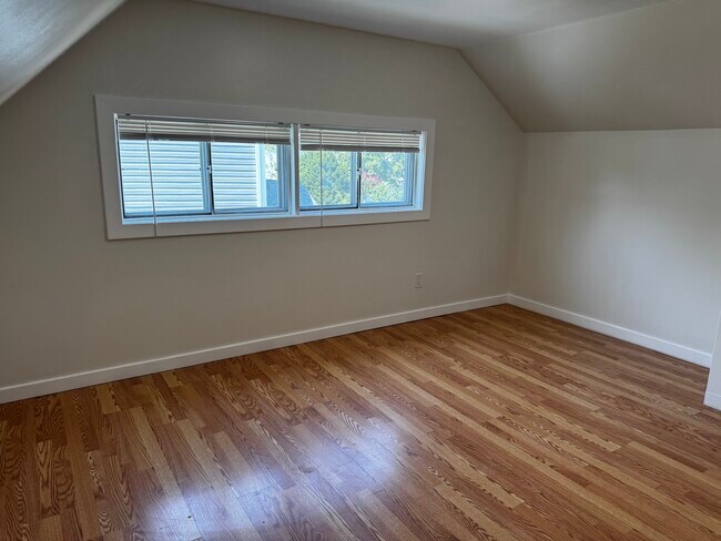 Building Photo - 12 Elves Ln