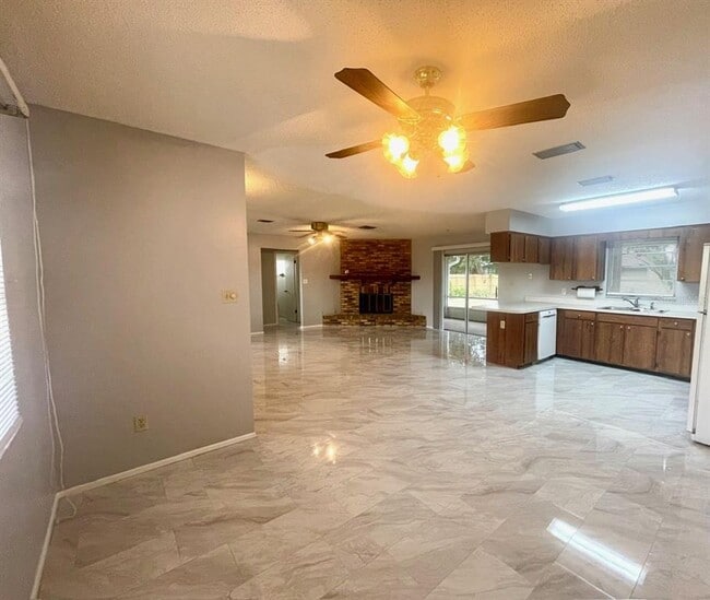 Building Photo - 1734 Willa Cir