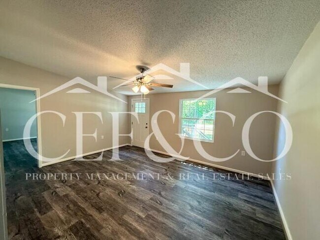 Building Photo - Large 4 bedroom 2 bathroom home now available in Cowpens!