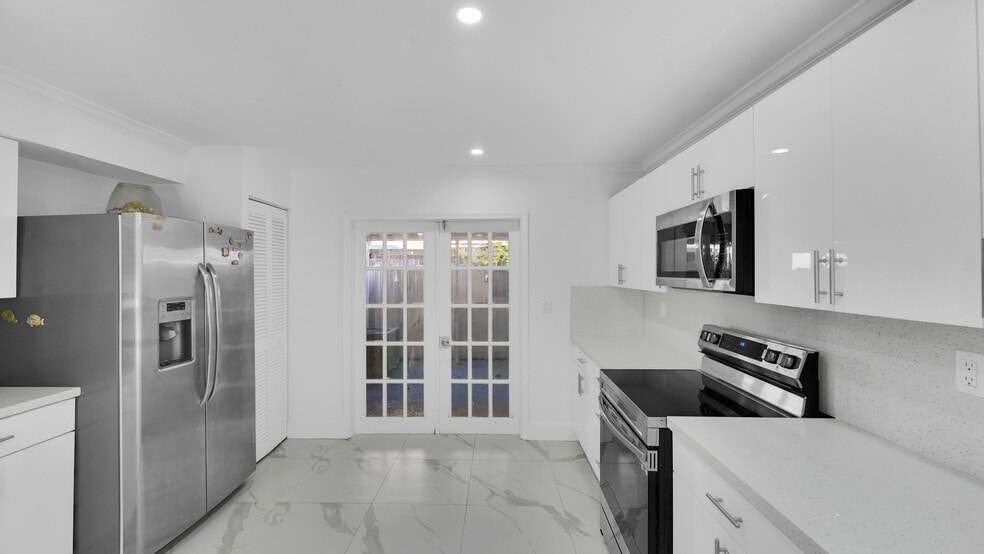 Building Photo - 1917 SW 107th Ave