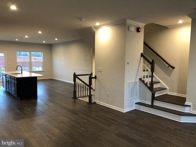 Building Photo - 111 Almond Dr