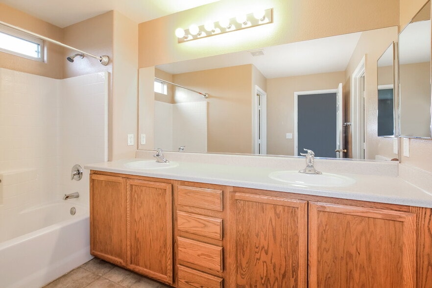 Building Photo - 3545 Terraza Mar Ave