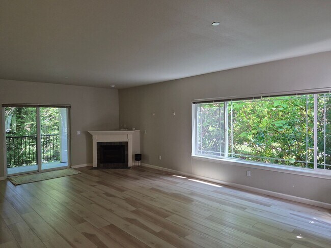 Building Photo - 15000 Juanita Dr NE