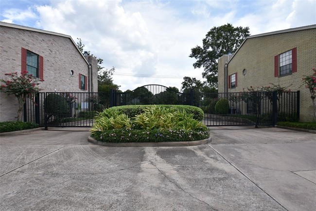 Building Photo - 7350 Kirby Dr