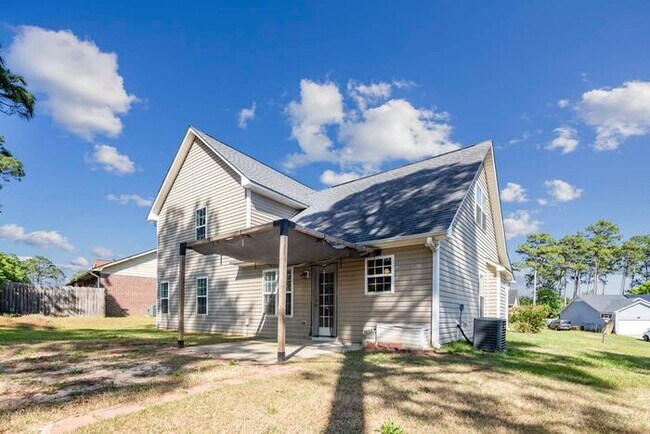 Building Photo - 4 Bedroom 2.5 Bath Home