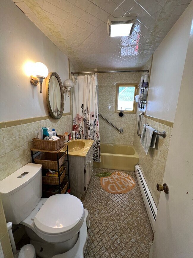 Building Photo - Beautiful Porter Squ 3 Bed! Short Walk To ...