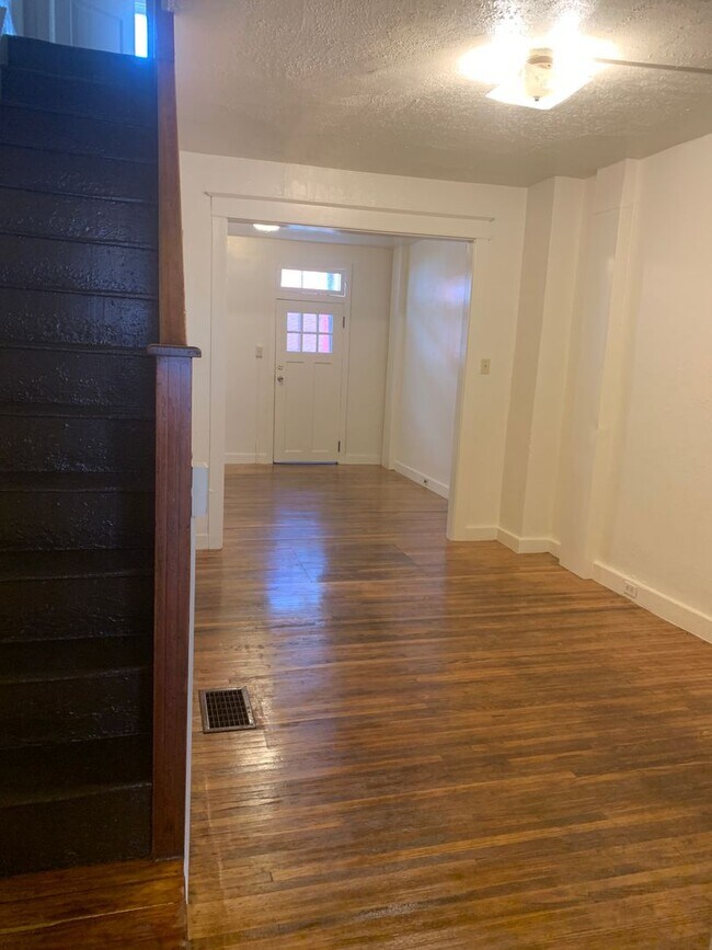 Building Photo - York City-3 Bedroom 1 Bath House