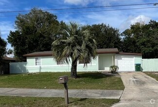 Building Photo - 4 Bedroom 2 Bath Home in Deltona