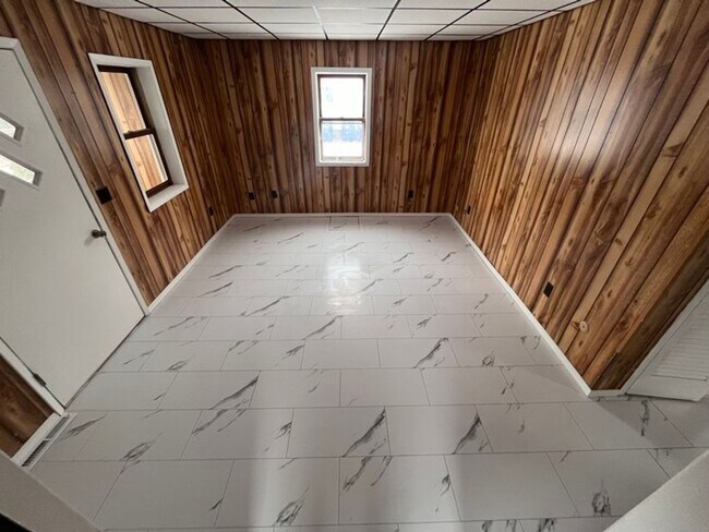 Building Photo - Click the “Apply Now” button or email wapmrentals@gmail.com for a prompt response.