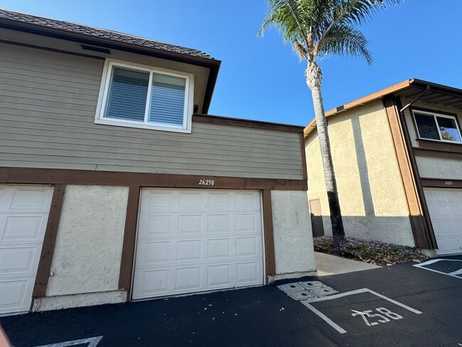 Building Photo - Beautiful & Bright 2Bd/1.5Ba Condo in Miss...