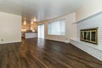Building Photo - 3-Bedroom, 2-Bath Duplex - Amazing Views o...