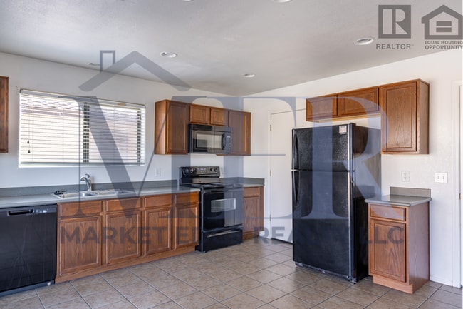 Building Photo - 3Bed/2.5Bath House at Honeycutt Ave/Hogene...
