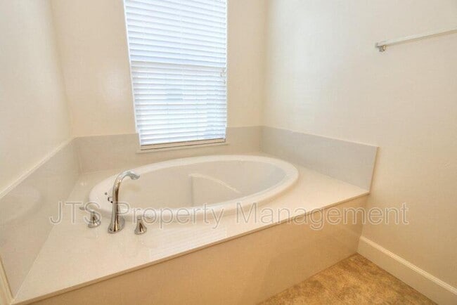Building Photo - 1209 Lavande Dr