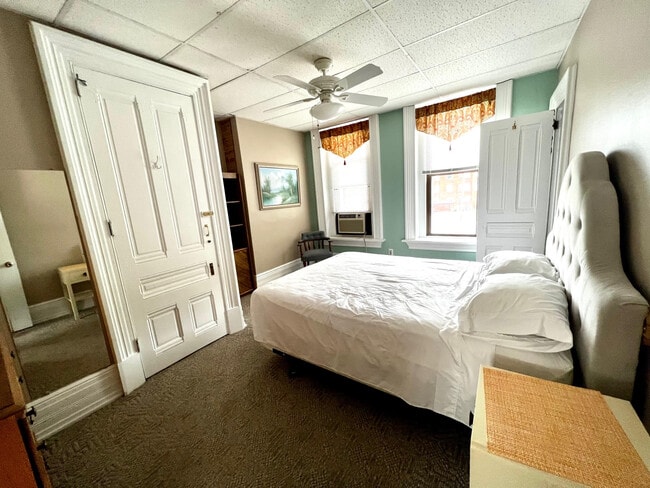 Building Photo - 1409 13th St