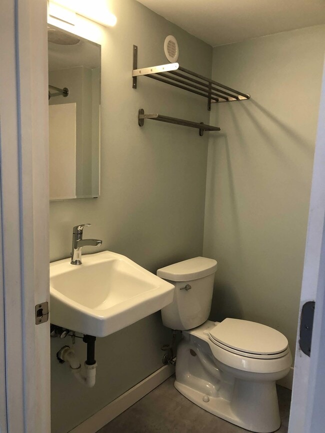 Building Photo - 1429 Elm St