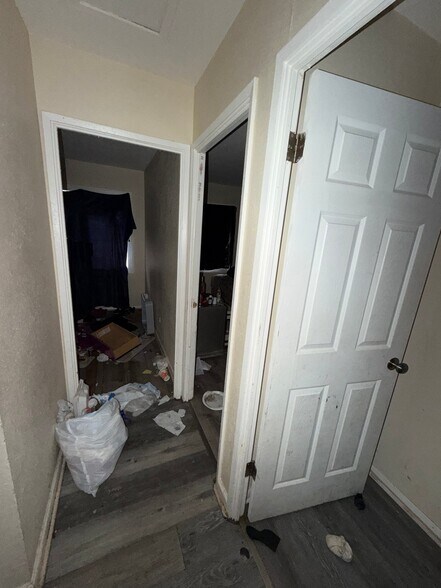 Building Photo - 2 E Adams Dr