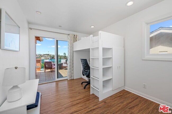 Building Photo - 8221 Delgany Ave