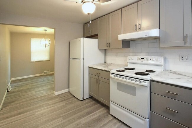 Building Photo - 251-253-253 Dakota Ave