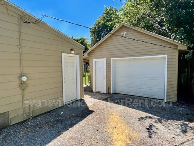 Building Photo - 2325 Margybeth Ave