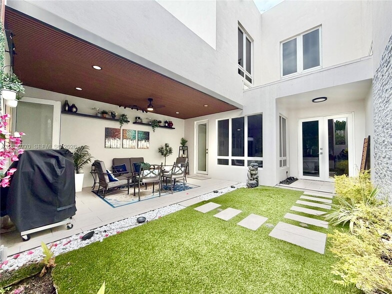 Building Photo - 6415 NW 105th Ct