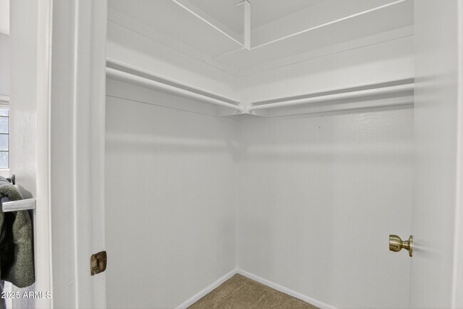 Building Photo - 930 N Mesa Dr