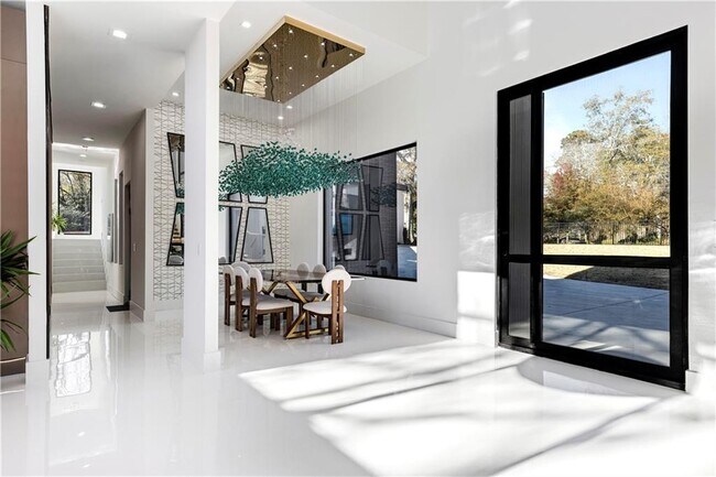 Building Photo - 3600 Lower Roswell Rd