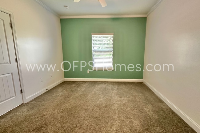 Building Photo - South Crestview 4/3 Available NOW!