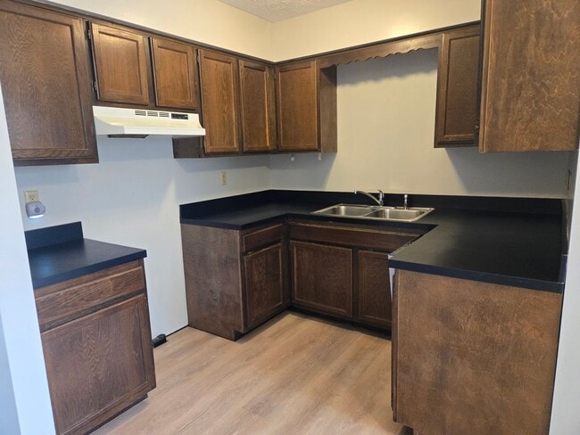 Building Photo - 1244 Colonial Dr